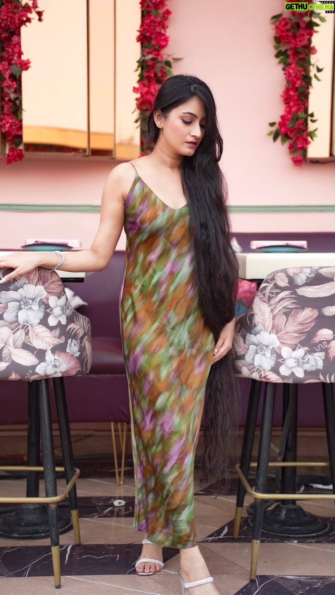 Jaspreet Kaur - 12.4K Likes - Do life with love! ❤️

Camera - @third_eye_production_ 
Edited by - @webgnix 
MUA - @facestorybynehashukla 

#lifelately #longdress #longhair #longhairs #satindress #zara #zaraoutfit #zarawoman
