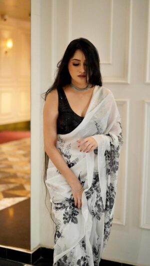 Jaspreet Kaur Instagram - Draped in mom’s saree ❤️
🎥- @third_eye_production_
MUA - @makeoversrohan
Location courtesy- @cray.delhi @slctagency
Edited by - @aks_hay96
#saree #sareelook #indianwear #indianblogger #indianinfluencer #indianmodel