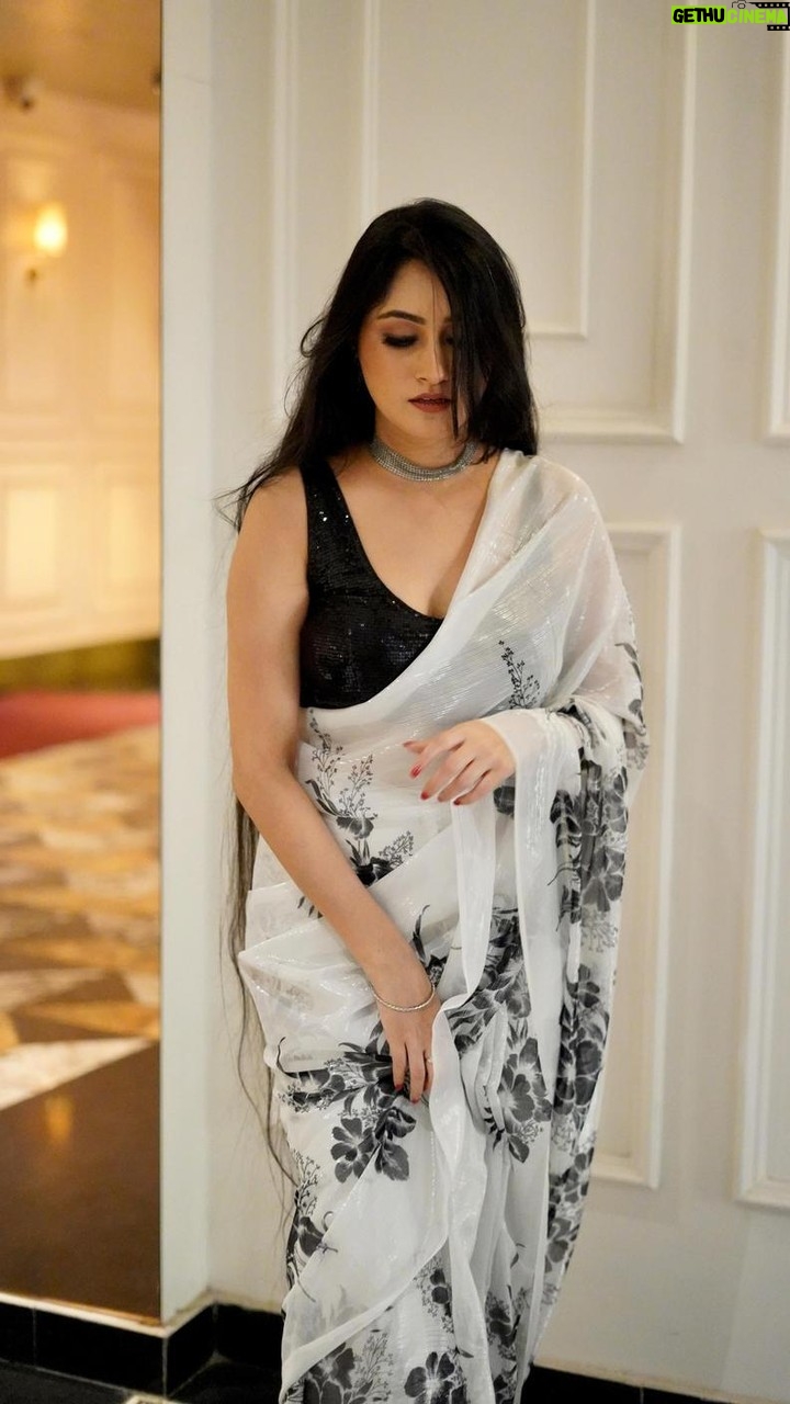 Jaspreet Kaur - 16K Likes - Draped in mom’s saree ❤️

🎥- @third_eye_production_ 
MUA - @makeoversrohan 
Location courtesy- @cray.delhi @slctagency 
Edited by - @aks_hay96 

#saree #sareelook #indianwear #indianblogger #indianinfluencer #indianmodel