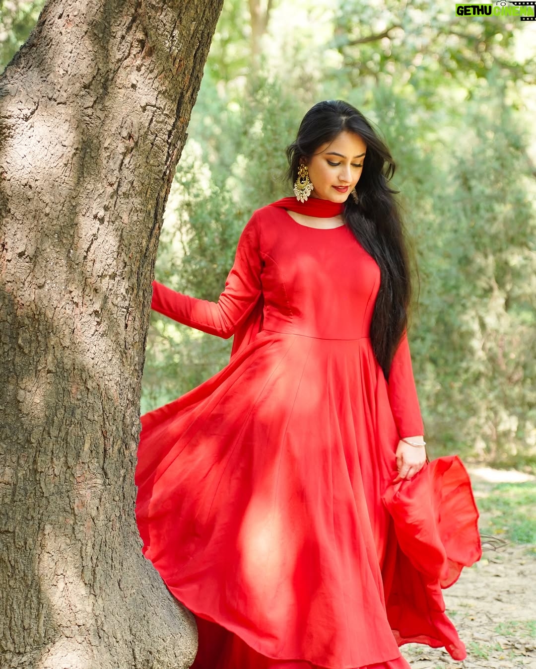 Jaspreet Kaur - 1.9K Likes - Stay grounded. Protect your energy.
Vibrate higher. 💫

📸- @third_eye_production_ 
MUA - @makeupby_megha29 

#ethnicfashion #redoutfit #redwear