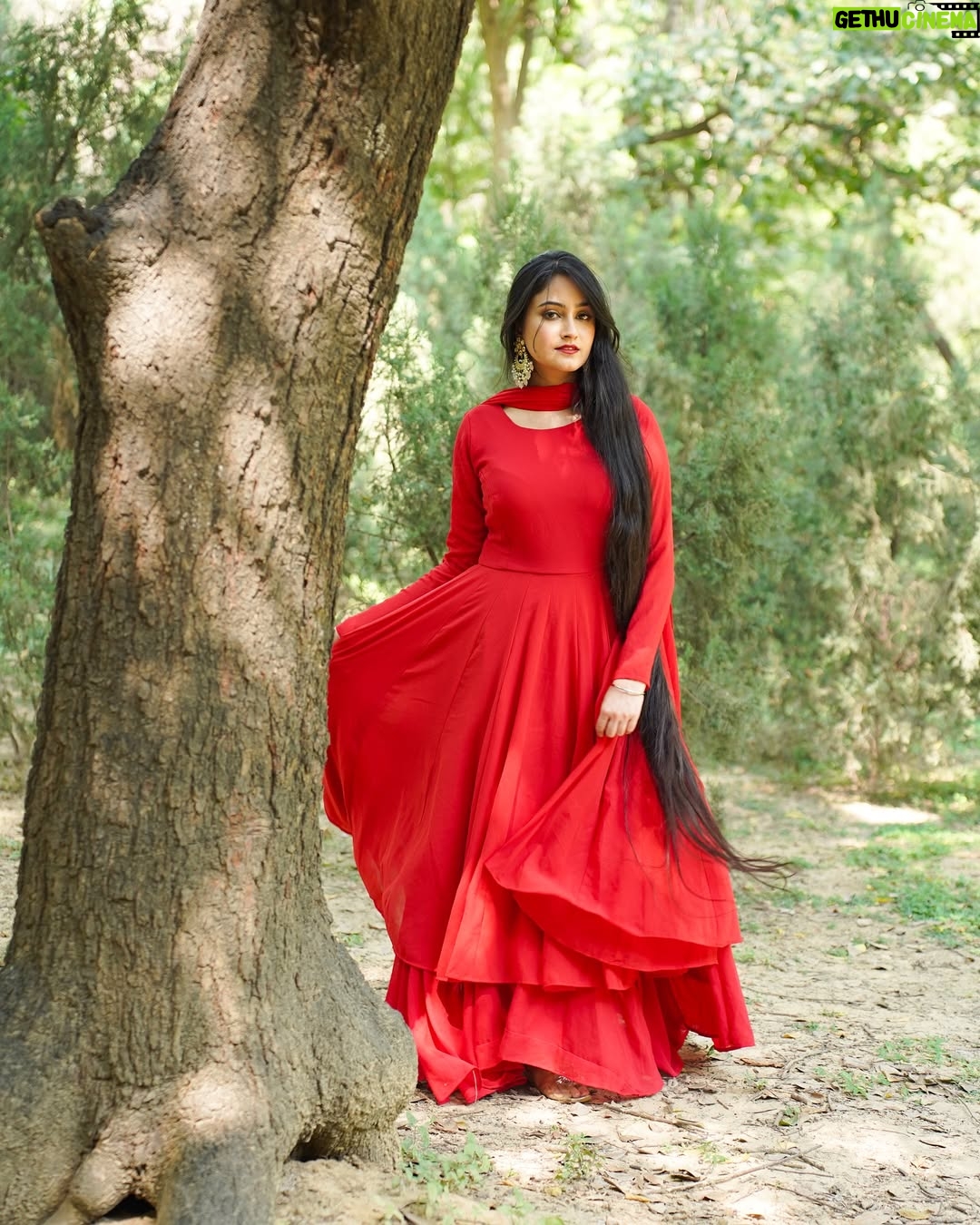 Jaspreet Kaur - 1.9K Likes - Stay grounded. Protect your energy.
Vibrate higher. 💫

📸- @third_eye_production_ 
MUA - @makeupby_megha29 

#ethnicfashion #redoutfit #redwear