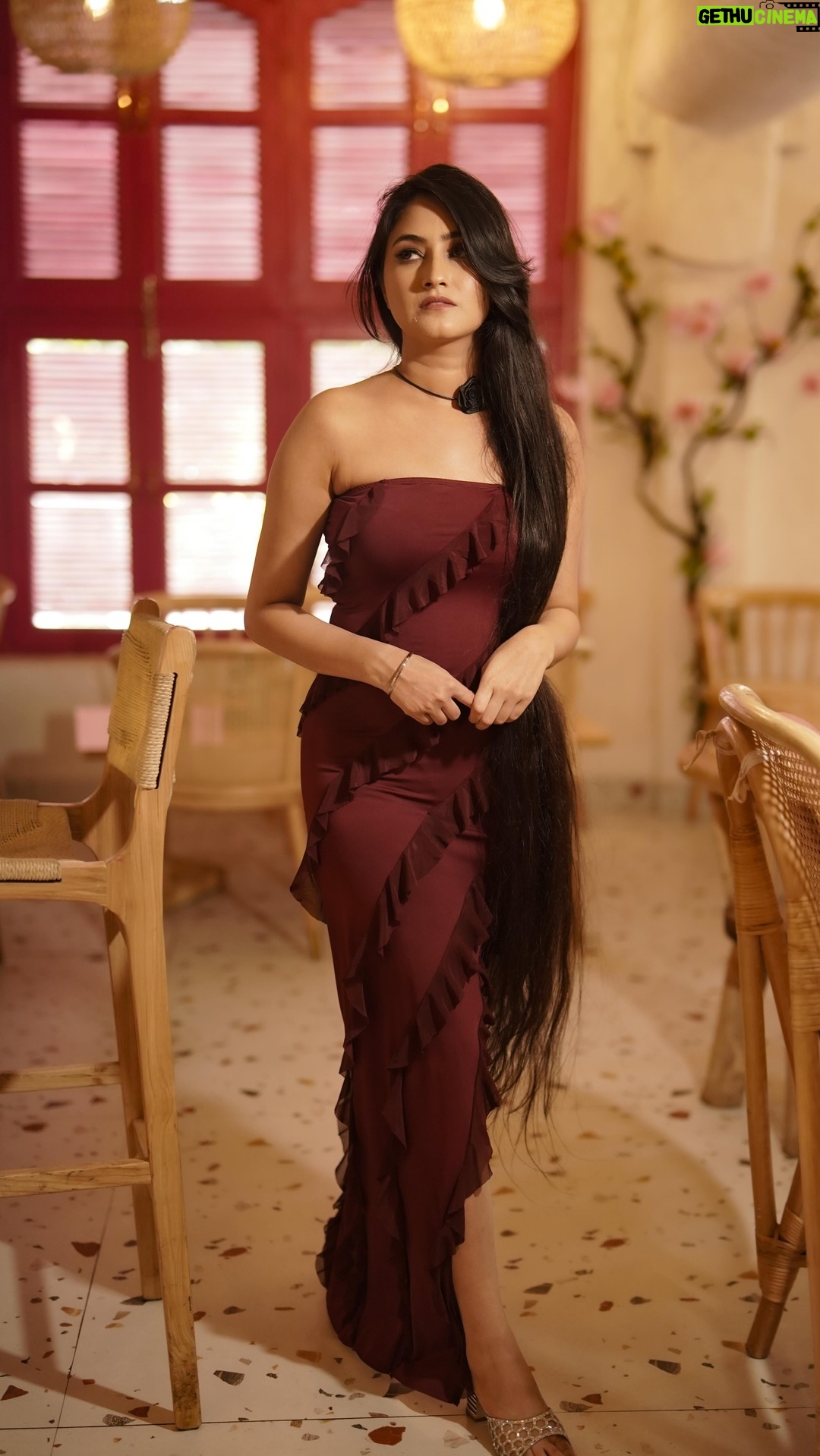 Jaspreet Kaur - 3.4K Likes - Dark rose 🥀 

🎥 - @gensomedia
MUA - @itssadhanayadav
Dress - @savana
Location courtesy- @iliosgreaterkailash @brandbuzz.pr
Edited by - @webgnix

#verylonghair #longhairs #godfather #savanadress #longdress #godfathertheme