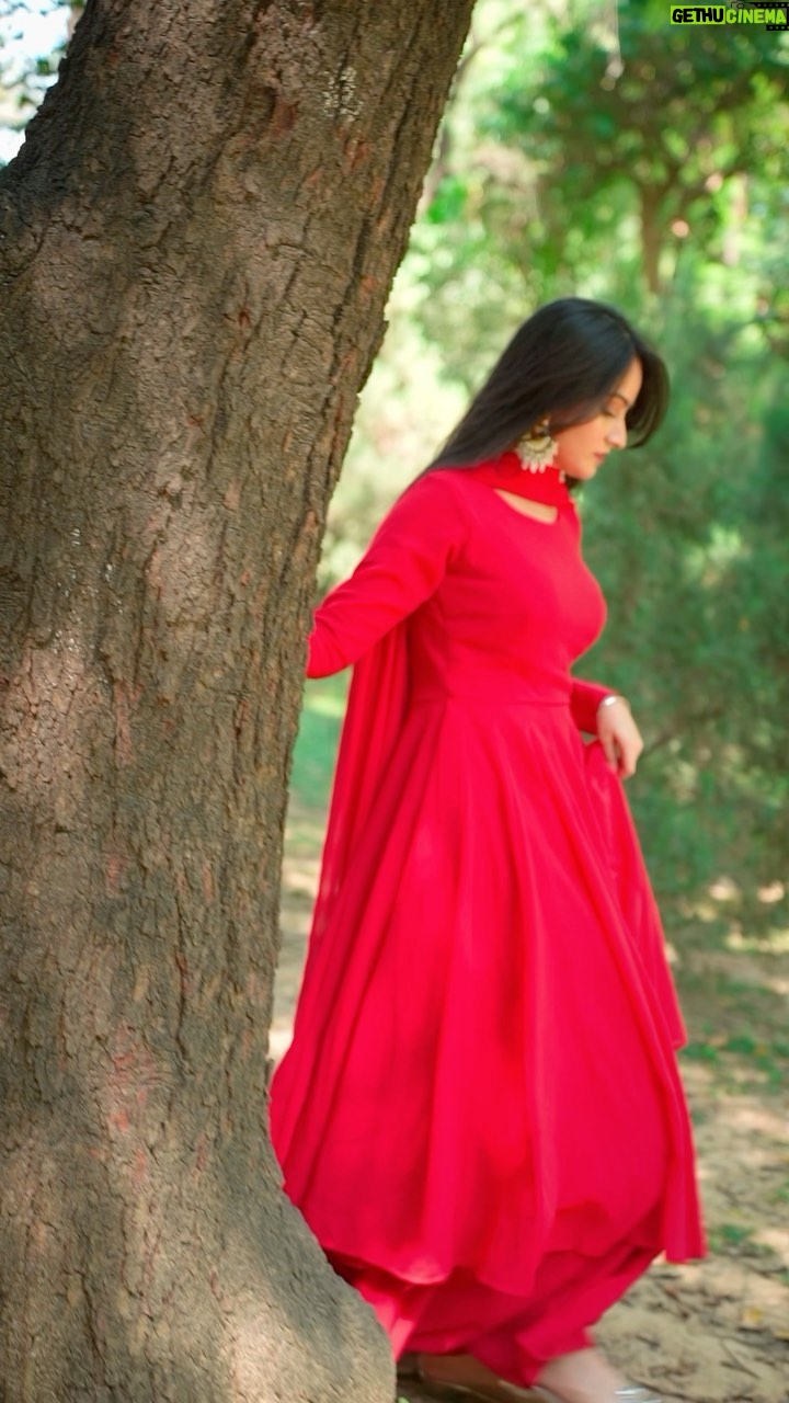 Jaspreet Kaur - 27K Likes - ❤️ 🌹 

🎥 - @third_eye_production_ 
Edited by - @webgnix 
MUA - @makeupby_megha29 

#rangde #tabbu #redsuit #redethnic #ethnicwear #ethnicoutfit