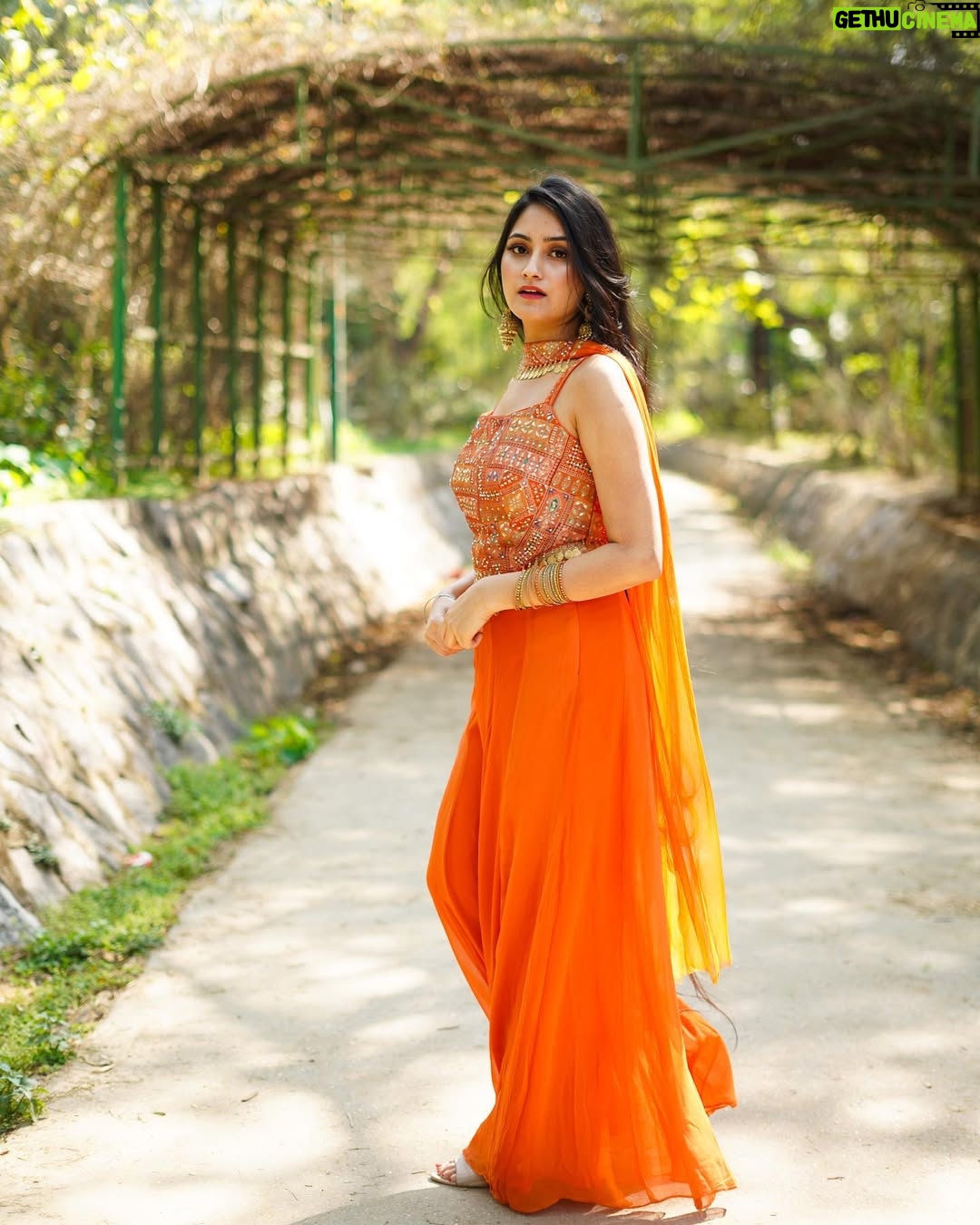 Jaspreet Kaur - 2.4K Likes - Desi sunshine 🌞 

📸- @third_eye_production_ 
Dress - @mamtasareegandhimarket 

#orangedress #orangeethnic #ethnicwear #ethnicdress #indiandress #indianoutfit #indianinfluencer #ethnicinfluencer #chandsifarish #fannah