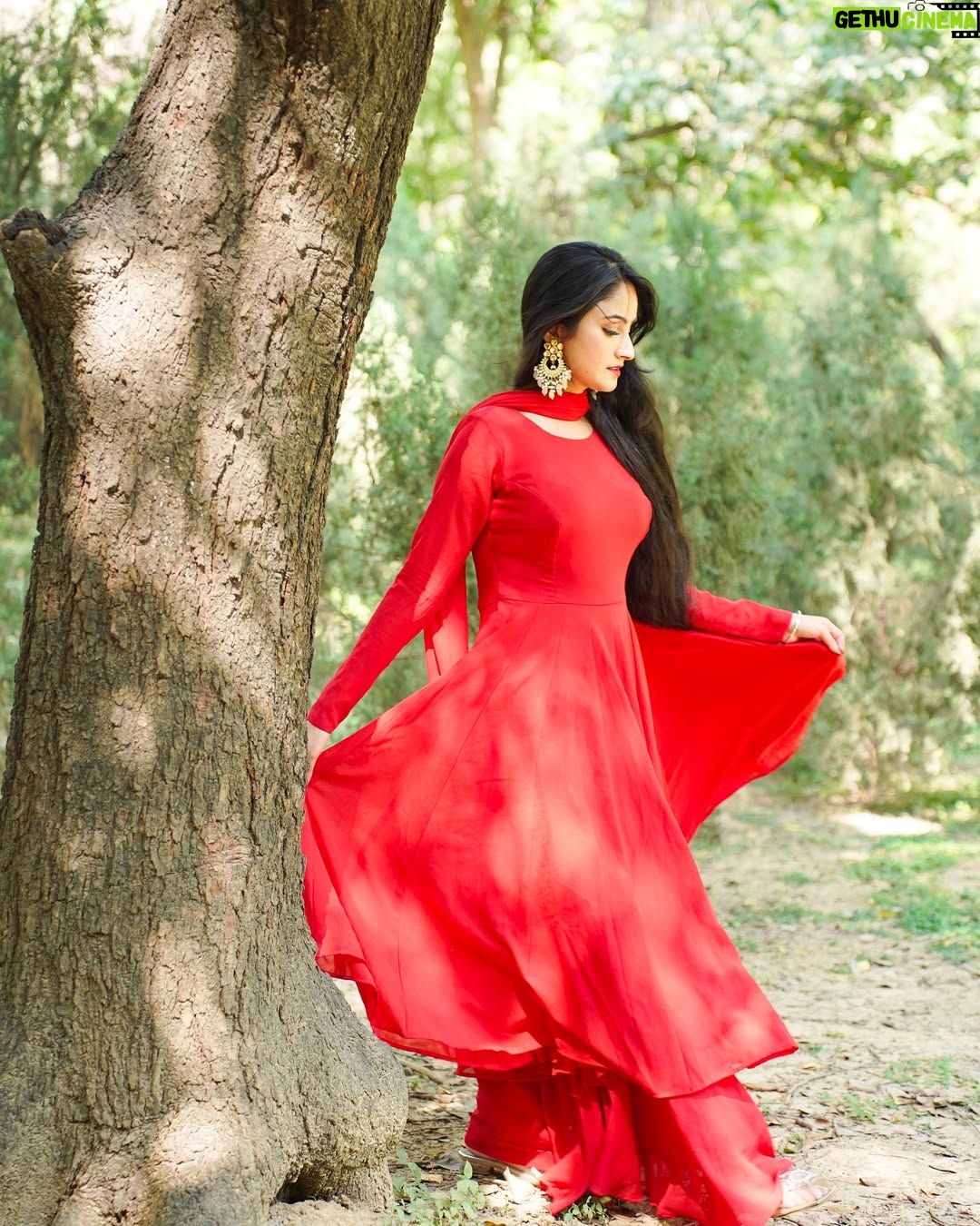 Jaspreet Kaur - 1.9K Likes - Stay grounded. Protect your energy.
Vibrate higher. 💫

📸- @third_eye_production_ 
MUA - @makeupby_megha29 

#ethnicfashion #redoutfit #redwear