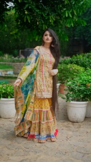 Jaspreet Kaur Instagram - Radiating sunshine vibes in this beautiful yellow ethnic suit. 💛✨ #EthnicElegance #YellowHues
#yellowsuit #ethnicblogger #ethnicstyle #sharara #shararasuit