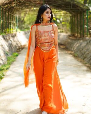 Jaspreet Kaur Instagram - Desi sunshine 🌞
📸- @third_eye_production_
Dress - @mamtasareegandhimarket
#orangedress #orangeethnic #ethnicwear #ethnicdress #indiandress #indianoutfit #indianinfluencer #ethnicinfluencer #chandsifarish #fannah