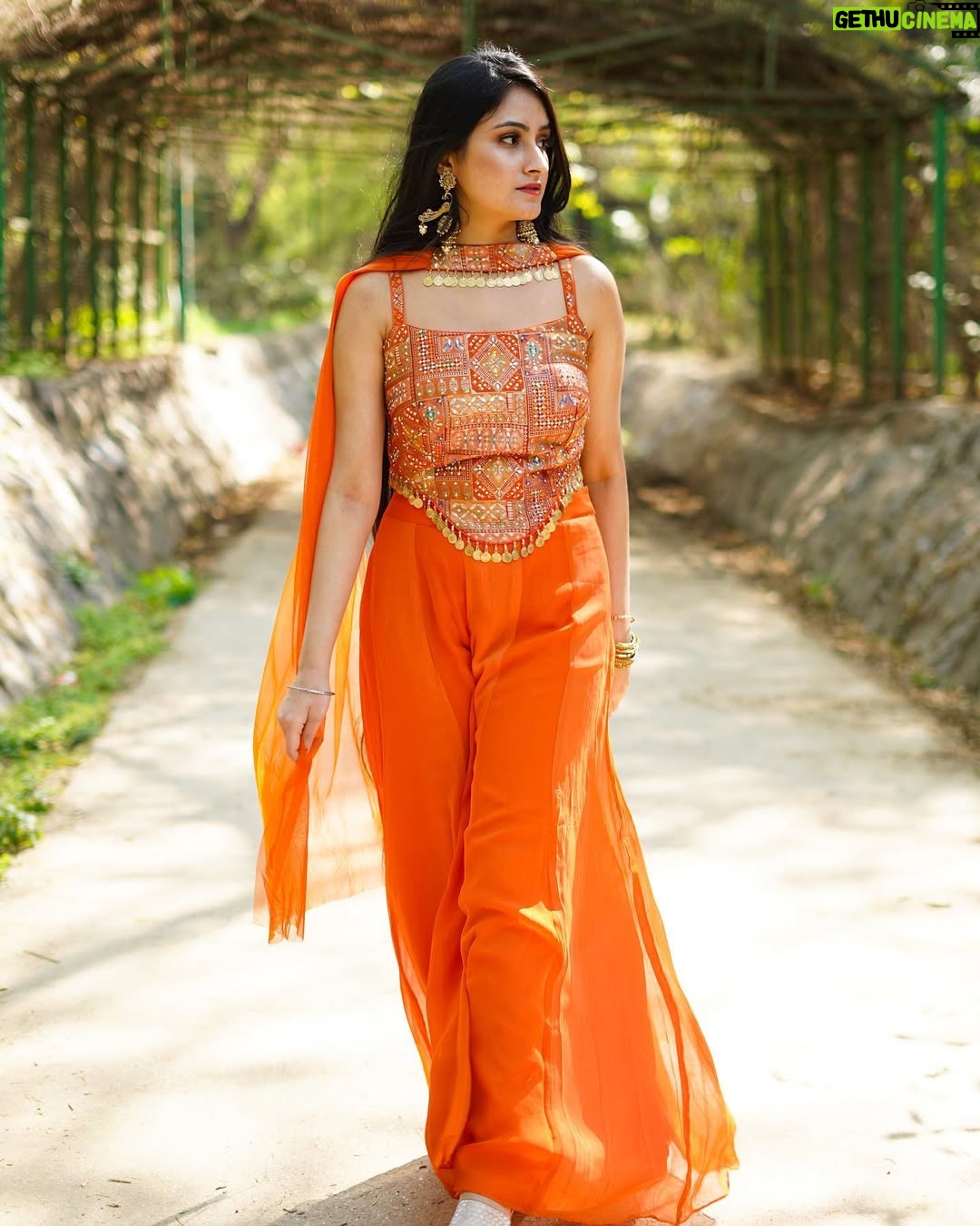 Jaspreet Kaur - 2.4K Likes - Desi sunshine 🌞 

📸- @third_eye_production_ 
Dress - @mamtasareegandhimarket 

#orangedress #orangeethnic #ethnicwear #ethnicdress #indiandress #indianoutfit #indianinfluencer #ethnicinfluencer #chandsifarish #fannah