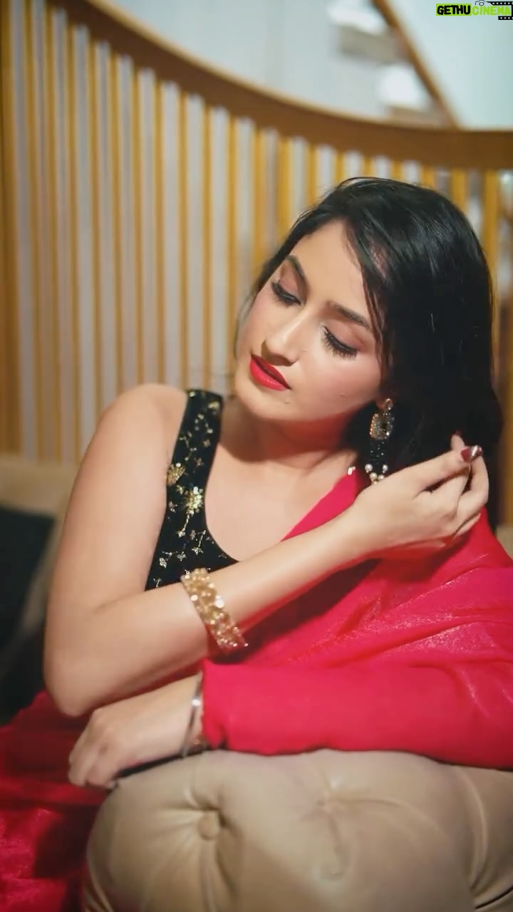 Jaspreet Kaur - 18.5K Likes - Everything is beautiful when you look at it with love ❤️ 

🎥- @gensomedia 
Edited by - @webgnix 
MUA - @itssadhanayadav 
Location courtesy - @ankaradelhi @crystalera_pr 
Saree - @meeshoapp 

#saree #redsaree #ethnicwearonline #ethniclove❤️