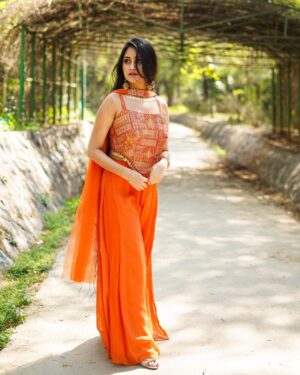 Jaspreet Kaur Instagram - Desi sunshine 🌞
📸- @third_eye_production_
Dress - @mamtasareegandhimarket
#orangedress #orangeethnic #ethnicwear #ethnicdress #indiandress #indianoutfit #indianinfluencer #ethnicinfluencer #chandsifarish #fannah