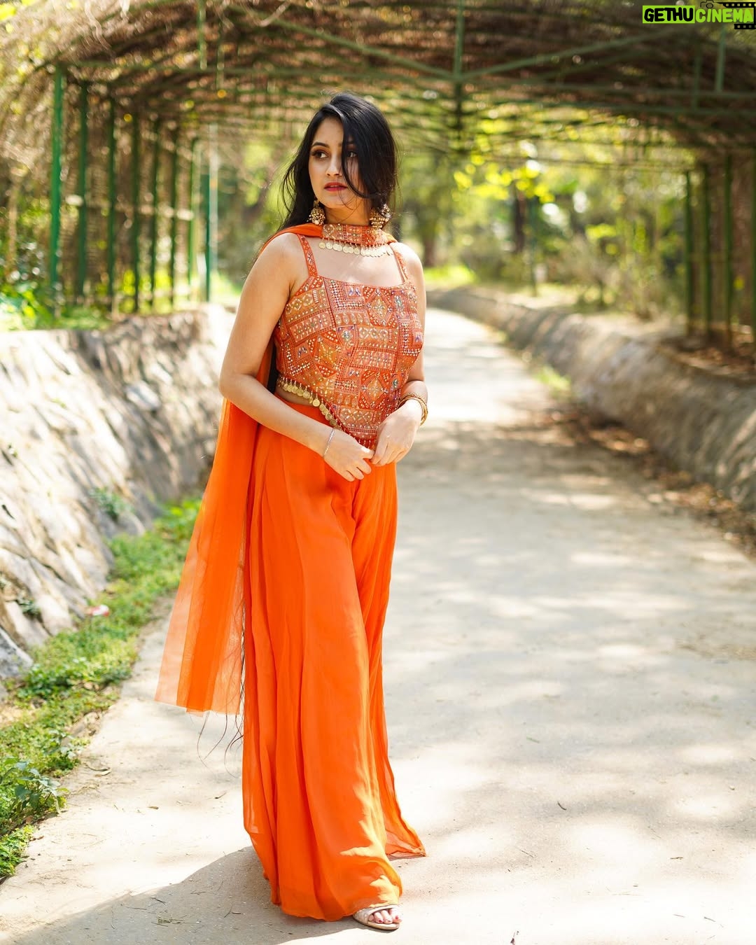 Jaspreet Kaur - 2.4K Likes - Desi sunshine 🌞 

📸- @third_eye_production_ 
Dress - @mamtasareegandhimarket 

#orangedress #orangeethnic #ethnicwear #ethnicdress #indiandress #indianoutfit #indianinfluencer #ethnicinfluencer #chandsifarish #fannah