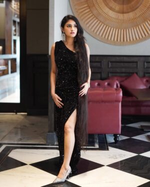 Jaspreet Kaur Instagram - Can’t get enough of this dress from @urbanic_in
Camera 📸- @third_eye_production_
#blackdress #longdress #delhibloggers #delhifashionblogger #delhicafes #delhiinfluencer #delhifashioninfluencer