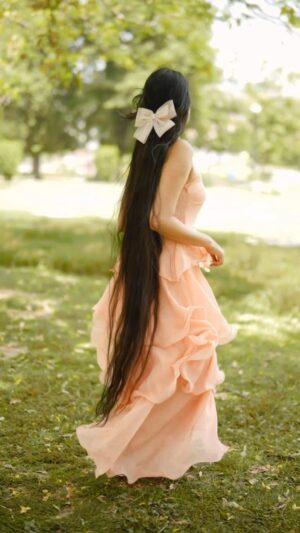 Jaspreet Kaur Instagram - Be the flow 🌸
🎥- @third_eye_production_
Edited by - @parasshutterbug
MUA - @itssadhanayadav
Dress - @savana
#pinkdress #longhair #longhairs #verylonghair #rapunzel