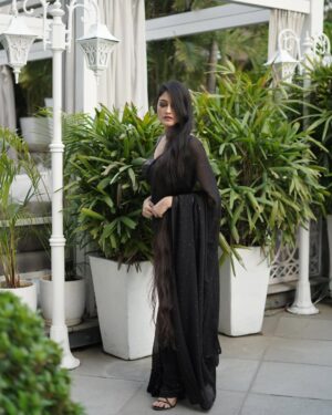 Jaspreet Kaur Instagram - Love, peace and gratitude ❤️
#saree #sareepics #sareelove #blacksaree #staycalm