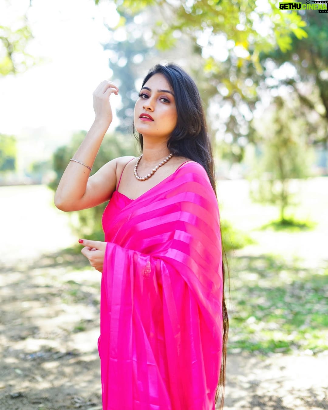 Jaspreet Kaur - 2K Likes - Saree vibes only 💖 

Saree - @kashvi_saree 
Necklace - @pearlmania_royal 
📸 - @third_eye_production_ 

#sareefashion #pearl #pearljewellery #pearlnecklace #ethnicfashionwear #pinksaree #delhiinfluencer