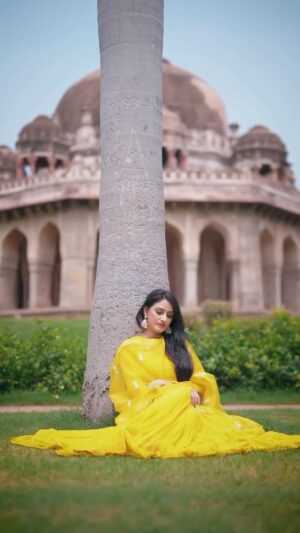 Jaspreet Kaur Instagram - Less noise. More grace. Just peace 💛
🎥 - @gensomedia
Edited by - @webgnix
MUA - @makeupartistsadhna
#delhiinfluencer #ethnicwear #verylonghair #saiyara #yellowsuit #yellowethnic #peaceful #peacefulvibes