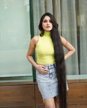 Jaspreet Kaur Instagram - Manifesting that 2024 will be a year full of blessing and cute outfits of course ❤️❤️
📸- @third_eye_production_
MUA - @makeoversrohan
#neontop #neon #denim #delhiinfluencer #delhifashioninfluencer #fashioninfluencer #happynewyear #happynewyear2024 #newyear2024