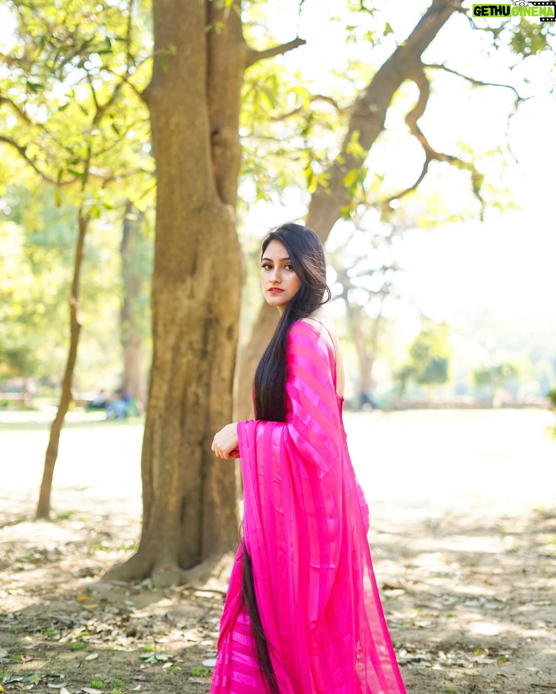 Jaspreet Kaur - 2K Likes - Saree vibes only 💖 

Saree - @kashvi_saree 
Necklace - @pearlmania_royal 
📸 - @third_eye_production_ 

#sareefashion #pearl #pearljewellery #pearlnecklace #ethnicfashionwear #pinksaree #delhiinfluencer