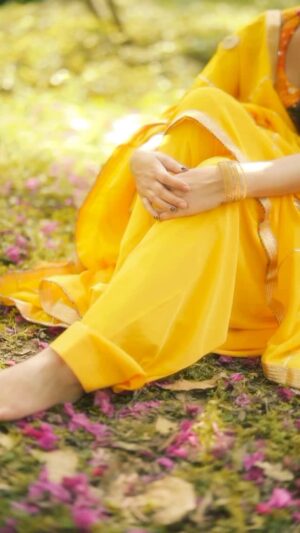 Jaspreet Kaur Instagram - Desi fits 💛
🎥- @gensomedia
Edited by - @parasshutterbug
MUA - @itssadhanayadav
#ethnicwear #desifits #punjabi #punjabisuit