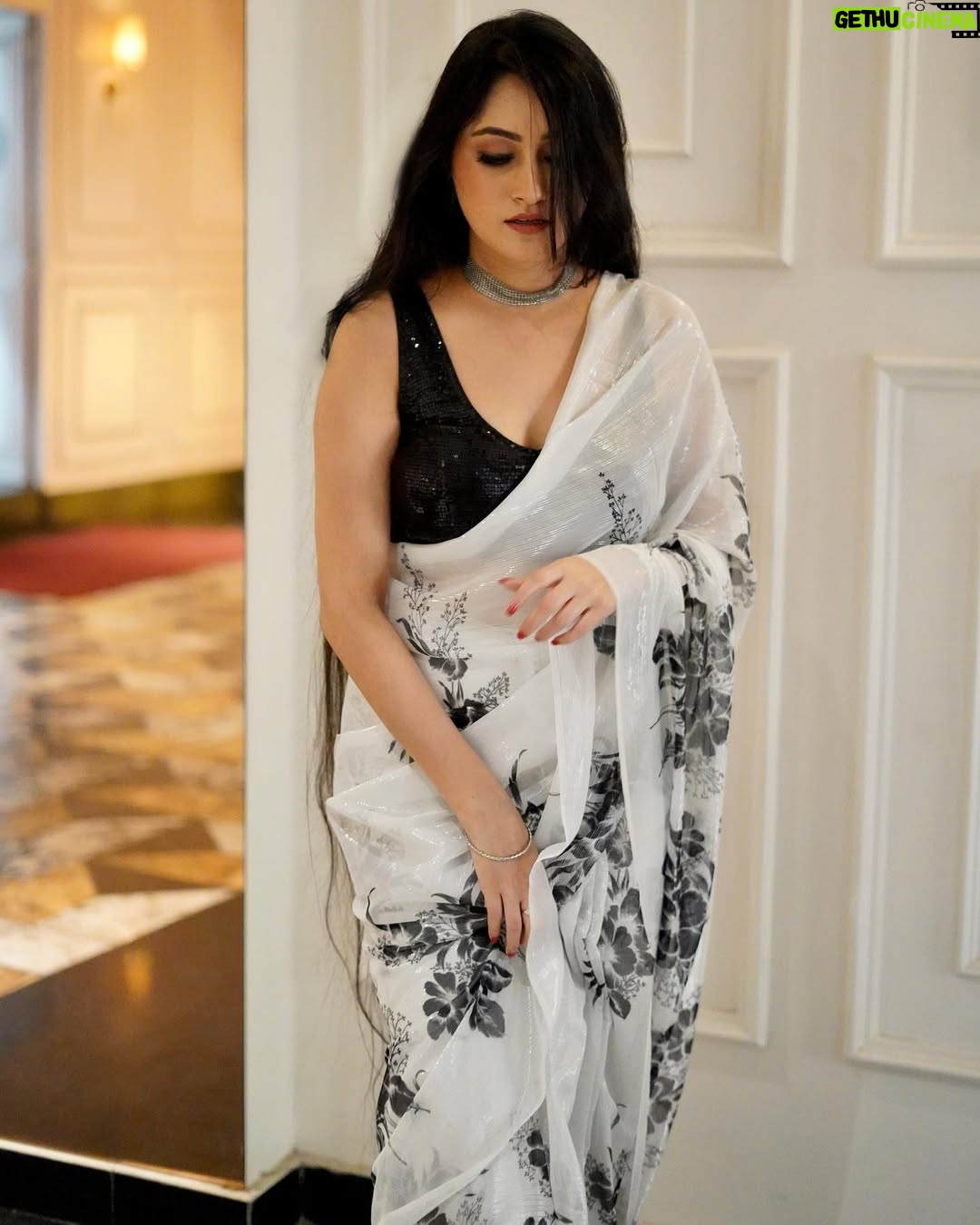 Jaspreet Kaur - 1.9K Likes - Radiating light and love ❤️ 

#saree #sareediaries #sareeposes #ethnicwear #divinefeminine #indianinfluencer