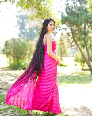 Jaspreet Kaur Instagram - Saree vibes only 💖
Saree - @kashvi_saree
Necklace - @pearlmania_royal
📸 - @third_eye_production_
#sareefashion #pearl #pearljewellery #pearlnecklace #ethnicfashionwear #pinksaree #delhiinfluencer