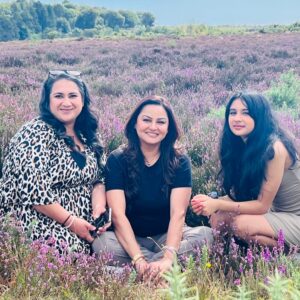 Javeria Abbasi Instagram - Lavender Fields 🪻
(where flowers bloom so does the hope) @bia_qavi  @shanzayystarss ♥️