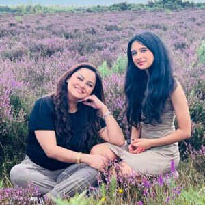 Javeria Abbasi Instagram - Lavender Fields 🪻
(where flowers bloom so does the hope) @bia_qavi  @shanzayystarss ♥️