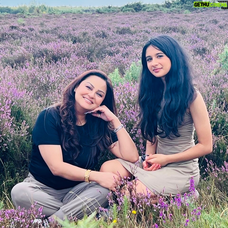 Javeria Abbasi - 8.1K Likes - Lavender Fields 🪻
(where flowers bloom so does the hope) @bia_qavi  @shanzayystarss ♥️