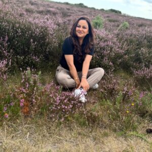 Javeria Abbasi Instagram - Lavender Fields 🪻
(where flowers bloom so does the hope) @bia_qavi  @shanzayystarss ♥️
