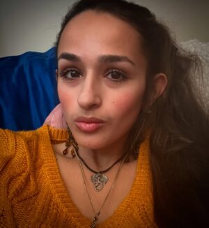Jazz Jennings Instagram - ***Senior Spring Dump***
Thank you to my incredible friends who make it all worth it! My Harvard experience has been magical because of all of you❤️