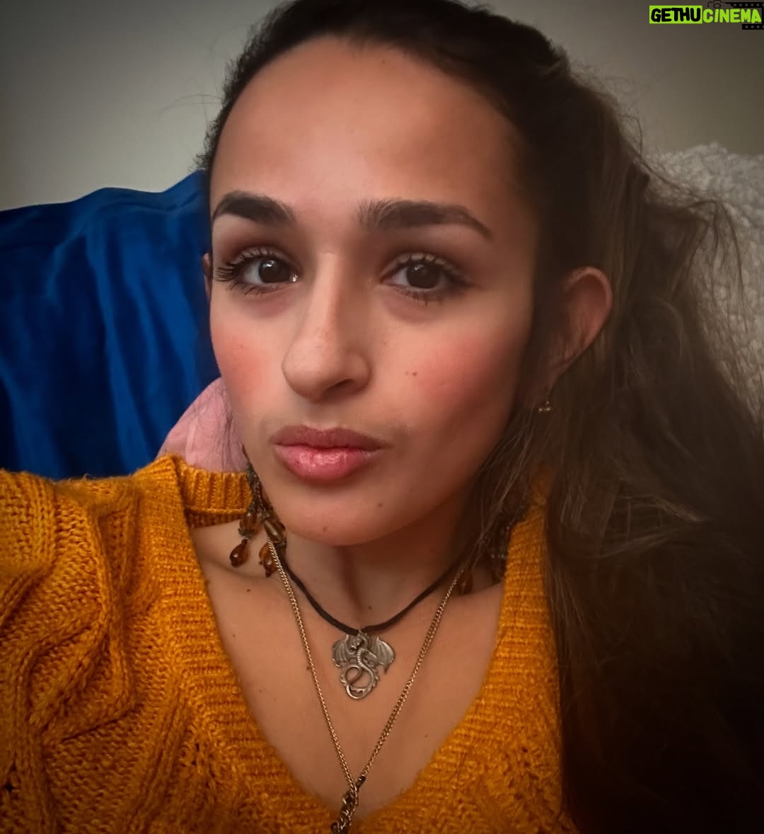 Jazz Jennings - 73.1K Likes - ***Senior Spring Dump***
Thank you to my incredible friends who make it all worth it! My Harvard experience has been magical because of all of you❤️