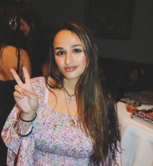 Jazz Jennings Instagram - ***Senior Spring Dump***
Thank you to my incredible friends who make it all worth it! My Harvard experience has been magical because of all of you❤️