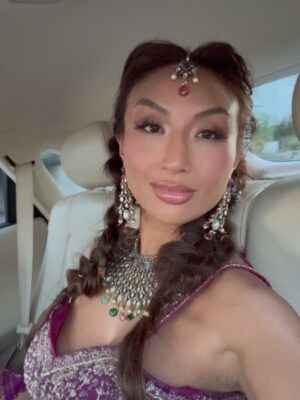 Jeannie Mai Instagram - Diwali—the festival of love and light—showed up in my life this year through the most beautiful people. Sometimes the universe gives you everything you need in a single evening: laughter, warmth, friendship, and a reminder that life will carry you if you just keep holding on✨
Thank you to everyone who made this night a journey of joy and reflection, and especially to @lilly for welcoming me with so much heart🙏🏽
Still wearing my Diwali braids the next morning at Monaco’s school meeting cuzzz when ur wrapped in light, ya carry it everywhere you go duh 😌
Makeup @ydderfc
Hair @noogiethai
Entire outfit & accessories @saripalace ✨