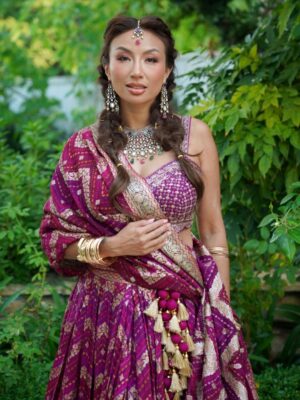 Jeannie Mai Instagram - Diwali—the festival of love and light—showed up in my life this year through the most beautiful people. Sometimes the universe gives you everything you need in a single evening: laughter, warmth, friendship, and a reminder that life will carry you if you just keep holding on✨
Thank you to everyone who made this night a journey of joy and reflection, and especially to @lilly for welcoming me with so much heart🙏🏽
Still wearing my Diwali braids the next morning at Monaco’s school meeting cuzzz when ur wrapped in light, ya carry it everywhere you go duh 😌

Makeup @ydderfc 
Hair @noogiethai 
Entire outfit & accessories @saripalace ✨