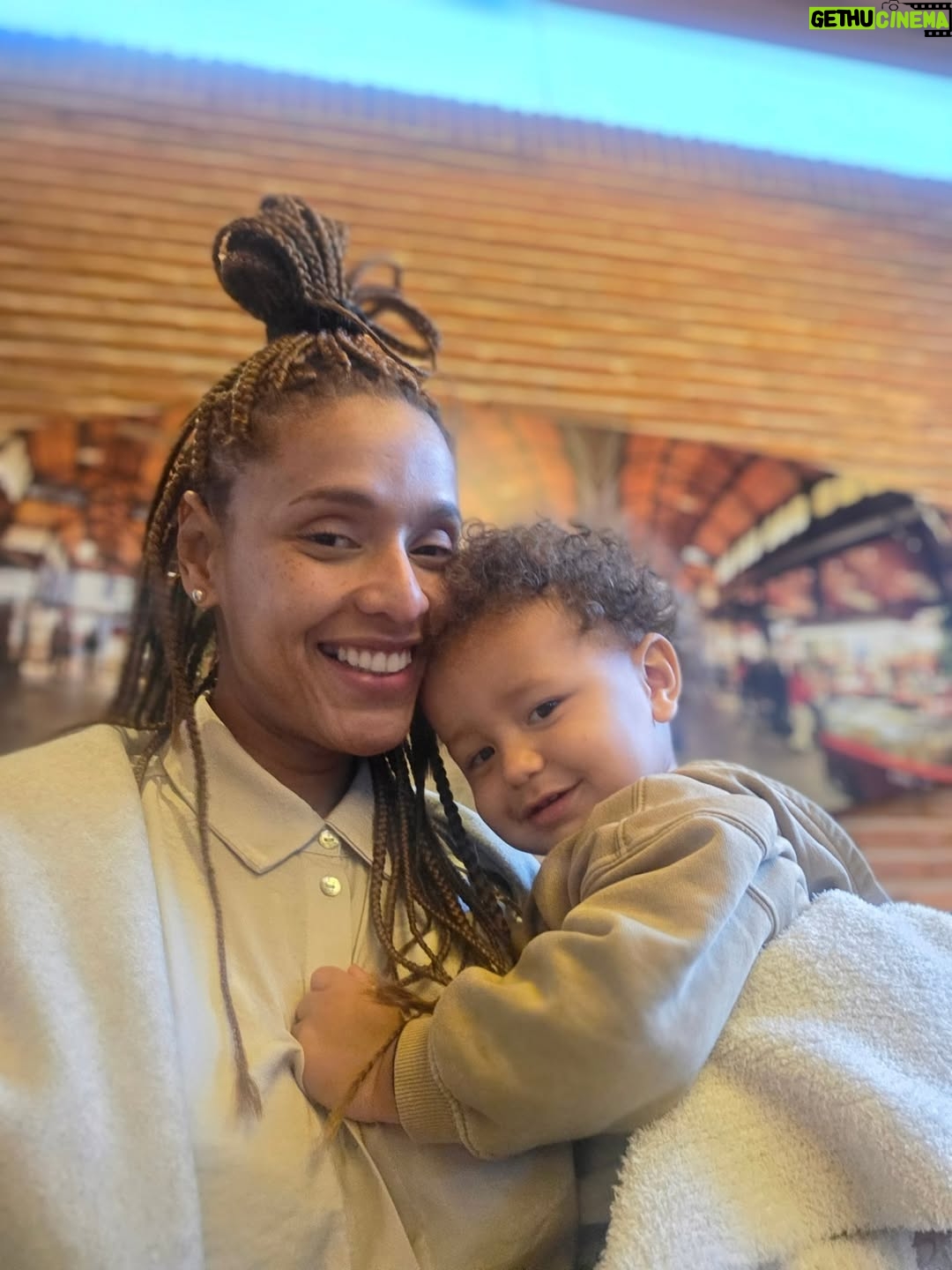 Jeirmarie Osorio - 3 Likes - Aquí con mi bebé. No supe cuál escoger, así que las puse todas! Ando muy envueltita con este proyecto personal y muy enamoradita de este amor y suuuuuper feliz de que mi vida en este momento no es como lo que esta viviendo Luisa en #velvetelnuevoimperio 
Les mandamos muchos besos y mucho amorcito rico. 💕