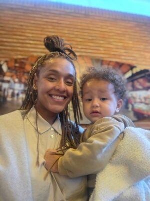 Jeirmarie Osorio Instagram - Aquí con mi bebé. No supe cuál escoger, así que las puse todas! Ando muy envueltita con este proyecto personal y muy enamoradita de este amor y suuuuuper feliz de que mi vida en este momento no es como lo que esta viviendo Luisa en #velvetelnuevoimperio 
Les mandamos muchos besos y mucho amorcito rico. 💕