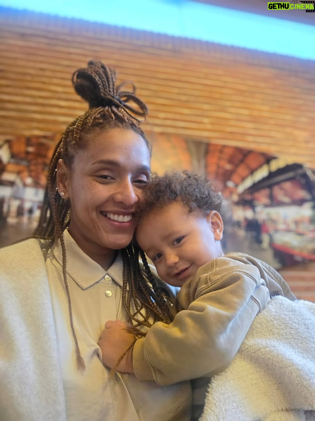 Jeirmarie Osorio - 3 Likes - Aquí con mi bebé. No supe cuál escoger, así que las puse todas! Ando muy envueltita con este proyecto personal y muy enamoradita de este amor y suuuuuper feliz de que mi vida en este momento no es como lo que esta viviendo Luisa en #velvetelnuevoimperio 
Les mandamos muchos besos y mucho amorcito rico. 💕