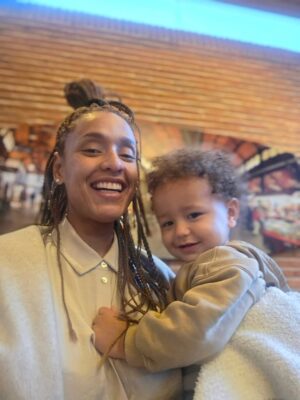 Jeirmarie Osorio Instagram - Aquí con mi bebé. No supe cuál escoger, así que las puse todas! Ando muy envueltita con este proyecto personal y muy enamoradita de este amor y suuuuuper feliz de que mi vida en este momento no es como lo que esta viviendo Luisa en #velvetelnuevoimperio 
Les mandamos muchos besos y mucho amorcito rico. 💕