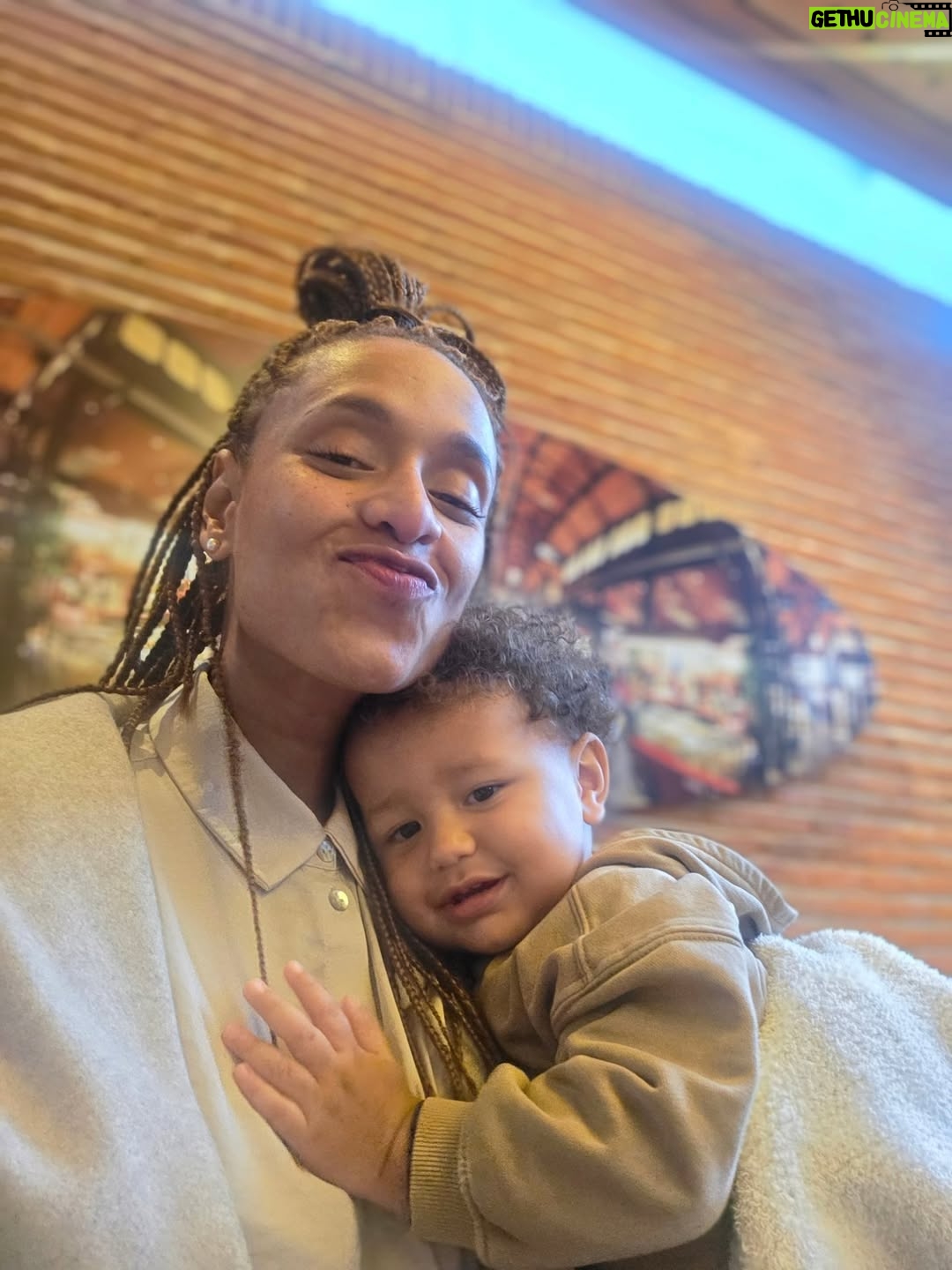 Jeirmarie Osorio - 3 Likes - Aquí con mi bebé. No supe cuál escoger, así que las puse todas! Ando muy envueltita con este proyecto personal y muy enamoradita de este amor y suuuuuper feliz de que mi vida en este momento no es como lo que esta viviendo Luisa en #velvetelnuevoimperio 
Les mandamos muchos besos y mucho amorcito rico. 💕