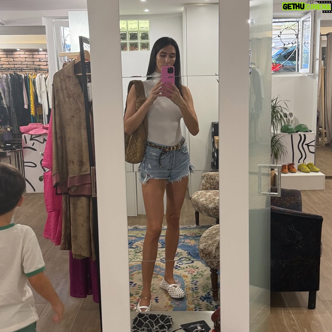 Jelisaveta Orašanin - 7.2K Likes - 