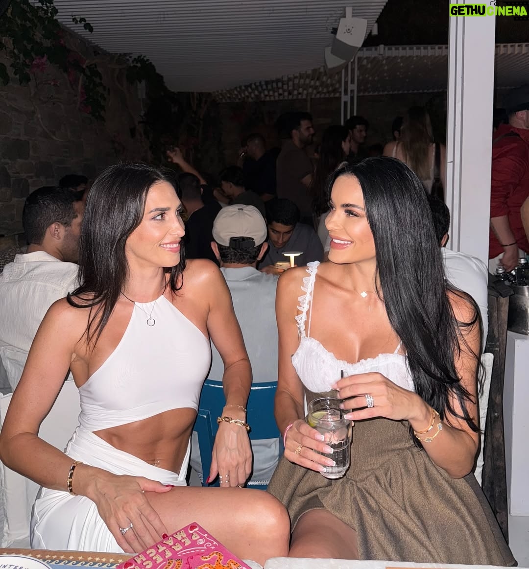 Jelisaveta Orašanin - 7.4K Likes - 🇬🇷
