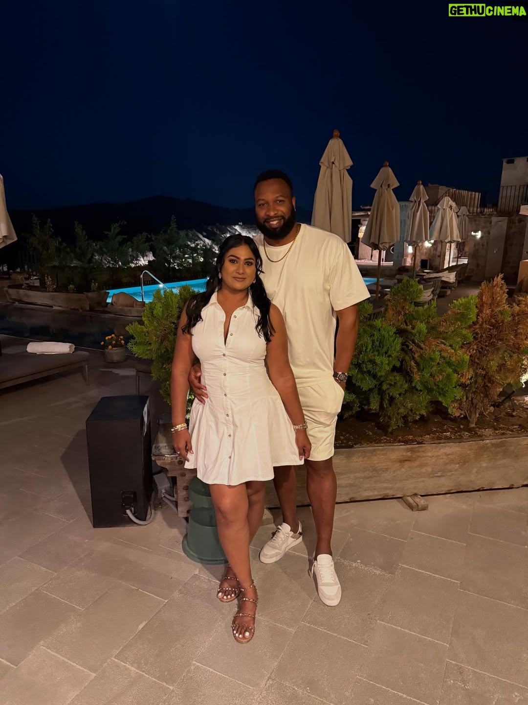Jenna Pollard - 25.1K Likes - I love you with all my heart ❤️

Happy Anniversary to us 🎊😘🙏🏽 @kieron.pollard55 

Keeping God as our main pillar always 😇 #thankful 

#celebratinglove #13yearsmarried #20yearslovingyou