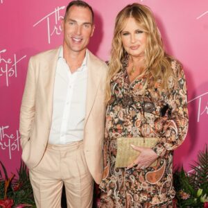 Jennifer Coolidge Instagram - Had a crazy fun weekend with some very funny people. Needless to say, I extended my stay @trysthotels. πππ