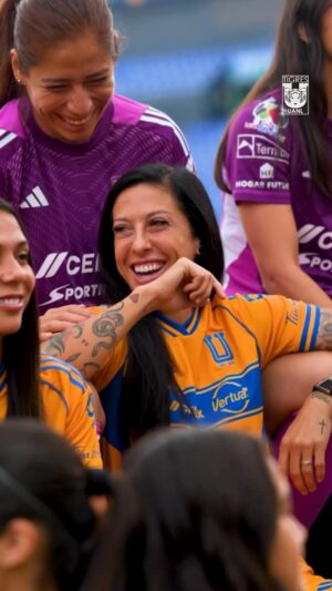 Jennifer Hermoso Instagram - 😂 Le dimos el micrófono a nuestras Amazonas durante la Foto Oficial, y terminaron contando unos buenos chistes.

¿Soltamos el video completo o qué, Incomparables? 🫢