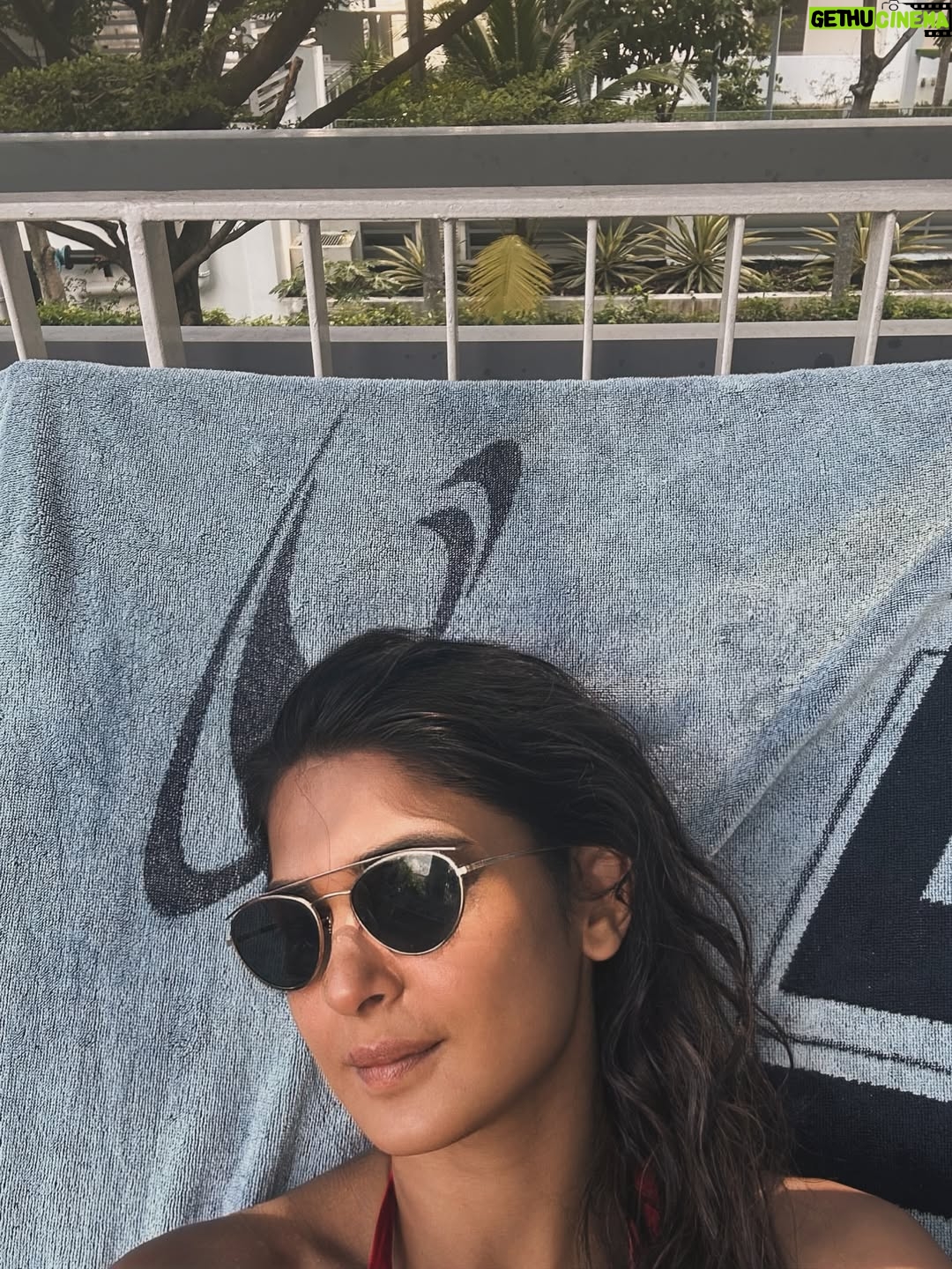 Jennifer Winget - 0.9 Million Likes - ❤️☀️🤍