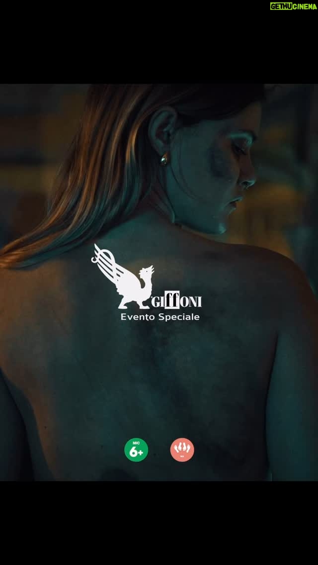 Jenny De Nucci - 4.3K Likes - Mila è una giovane attrice che sconvolta da un lutto decide di tagliare ogni comunicazione con i social network e il mondo esterno. Inizia inspiegabilmente a ricevere alcuni messaggi all’interno delle pizze che ordina a domiclio. I messaggi la portano presto a perdere il confine tra realtà e fantasia. Chi sta provando a mettersi in contatto con lei? 

Ti Respiro sarà presentato al @giffoni_experience il 22 luglio 
e dallo stesso giorno sarà disponibile su @raiplay_official 

Ti Respiro è un cortometraggio WeShort Originals, scritto da Gualtiero Titta, diretto dal Duo Jab (Giuliano Giacomelli e Lorenzo Giovenga), con Jenny De Nucci.
Prodotto da Daitona, Panebarco e Limbo, in collaborazione con Not Jennifer, con il contributo di Mnemonica e Rain Frog, distribuito nei festival da Cattive Distribuzioni con il supporto di @giffonihub e Rai Cinema Channel.

#TiRespiro