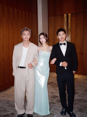 Jessica Chan Yee-Chun Instagram - 四年多接近五年的時間，無數次質疑自己。有時會重溫早期的劇場片，實在是非常尷尬。但就是要強逼自己面對這種尷尬，才可以破釜沉舟，砍掉重來。人大了，發覺誠實面對自己，是很赤裸又千瘡百孔的過程，但總要捱過才能成長。

這條路上，我應該永遠都到不了完全體的那端，因為沒有最好，只有更好。但我想，比起四年前，我現在至少是進化體吧。哪怕是小小的baby step，也是值得高興。

《美麗西世界》是一條二零二五年新鮮滾熱辣的作品，心知未必是觀眾心目中有情意結的劇場，亦未必有很多人看過。但對我來說，它是這幾年來頭三位喜歡的作品，單純是因為拍攝過程中我感受到快樂和很大的滿足感，而且感恩導演給我機會展現潛藏的雙子座瘋癲性格，簡單來說就是我演得很爽很過癮。而且這條劇場很有意思，西世界真的美麗嗎？一點也不。

可以憑試當真最後一年的作品得獎，我就當是大家給我這個進化體的肯定。這是一張你們送給我的畢業成績表，感恩圓滿。

makeup/ @sakura.c_official 
hair/ @hue._lupus 
stylist/ @exactly.the.sam 
wardrobe/ FORBAI 
jewellery/ @chaumetofficial 
heels/ @jimmychoo