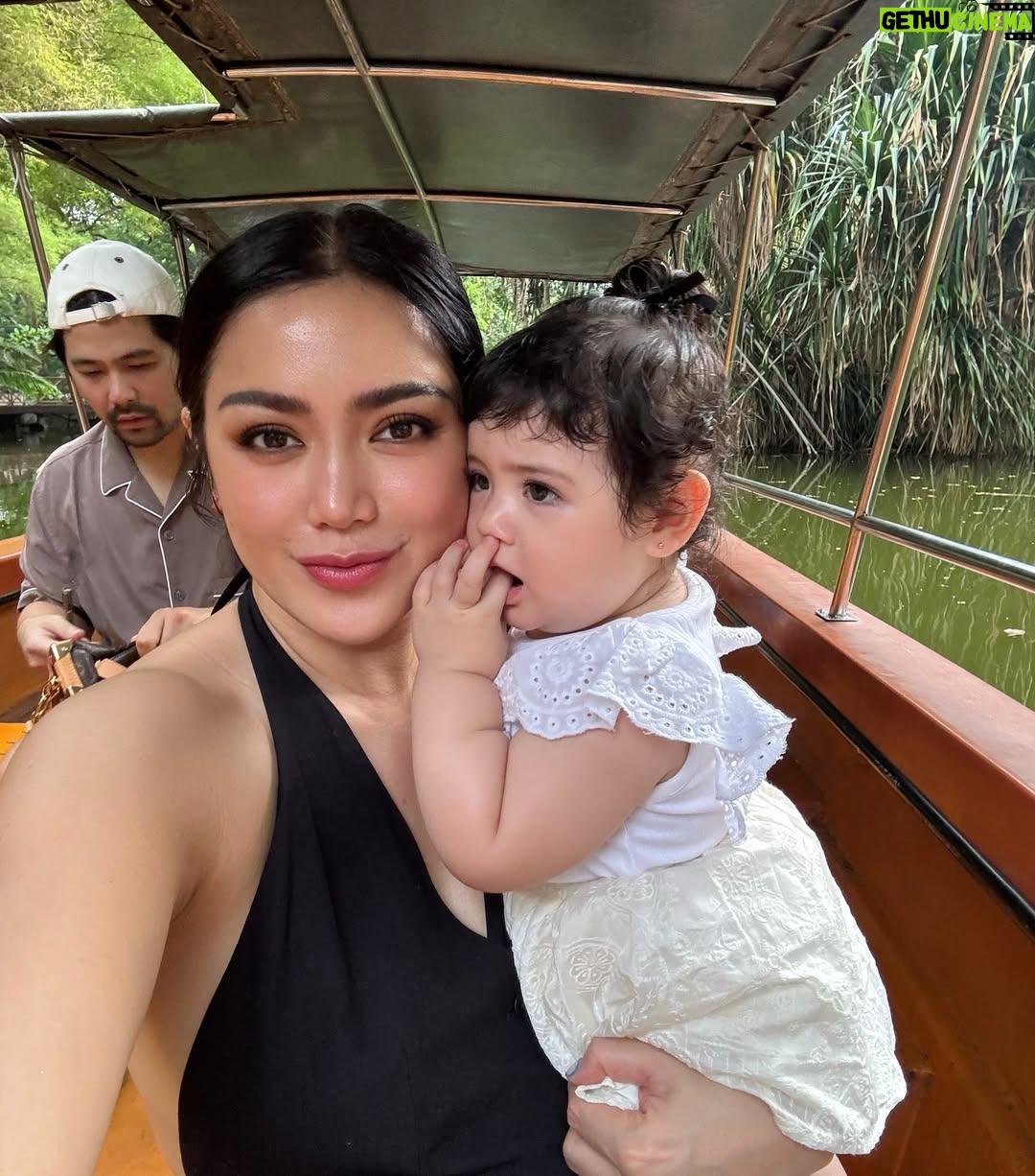 Jessica Iskandar - 295.3K Likes - Safari with noni Jiaa, mencari teman-teman Tarzan.
