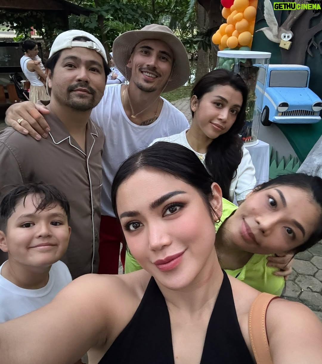 Jessica Iskandar - 295.3K Likes - Safari with noni Jiaa, mencari teman-teman Tarzan.