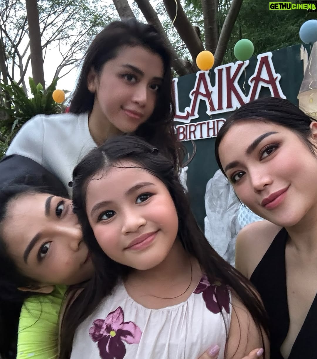 Jessica Iskandar - 295.3K Likes - Safari with noni Jiaa, mencari teman-teman Tarzan.